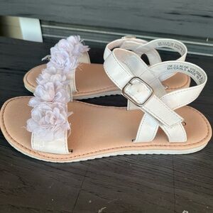 Charming White Floral Kids Sandals size 2 Pre owned Excellent condition